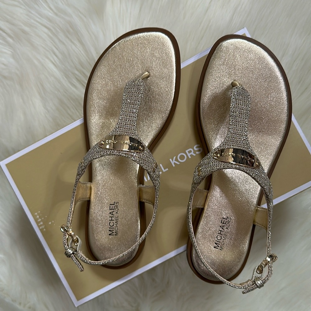 New in box Michael Kors Sandals MK Plate Thong Glitter Chain Mesh Pale Gold 6.5